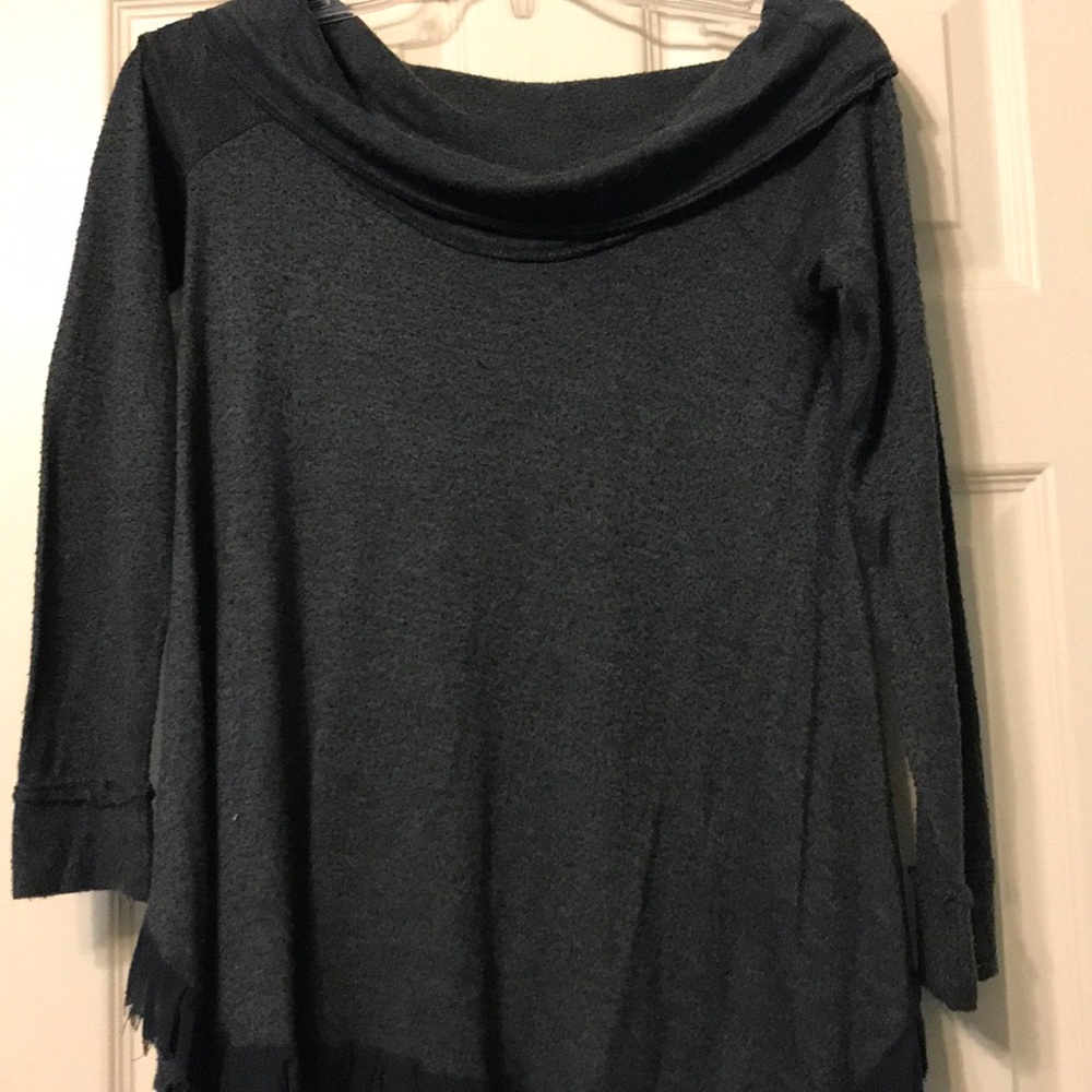 Very cute off the shoulder top!